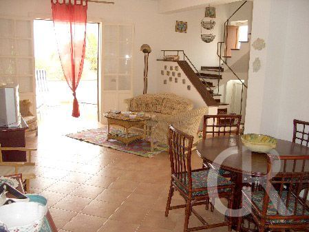 villa-al-mare-offener-wohn-essbereich-mit-eingang.jpg