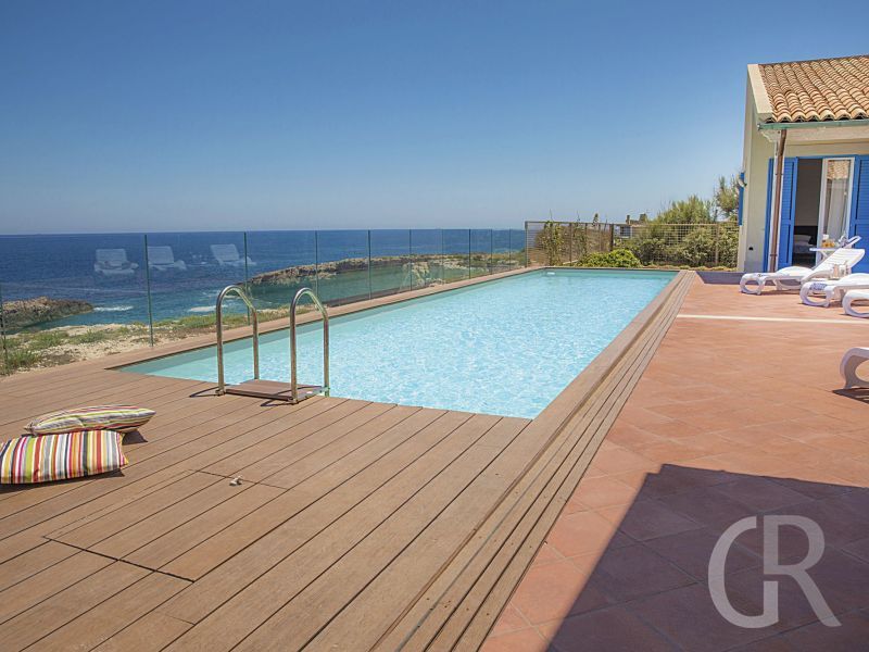 villa-ala-meer-und-pool.jpg