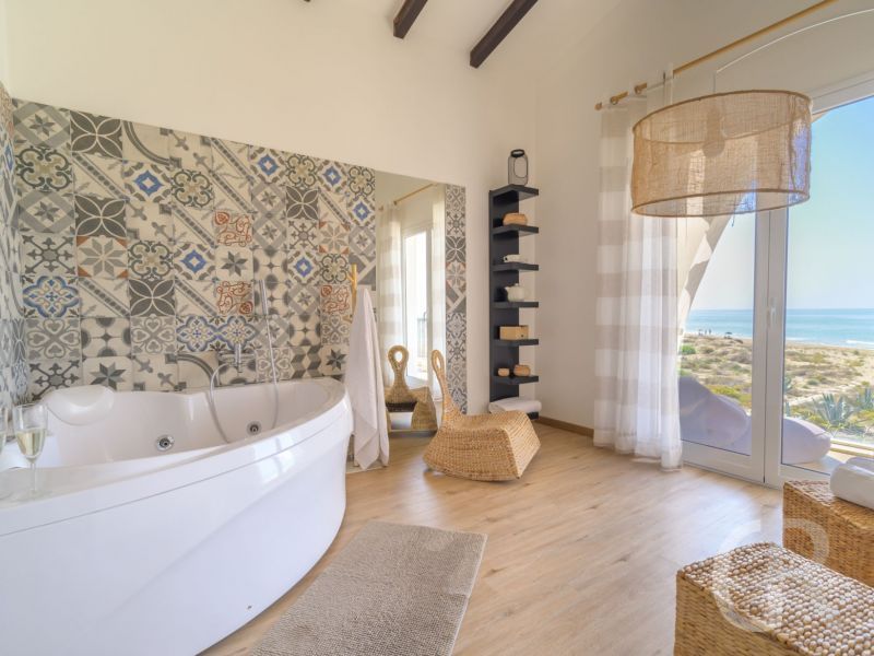 villa-amelia-bad.jpg