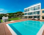 villa-angelina-blick-auf-das-ferienhaus-mit-pool.jpg