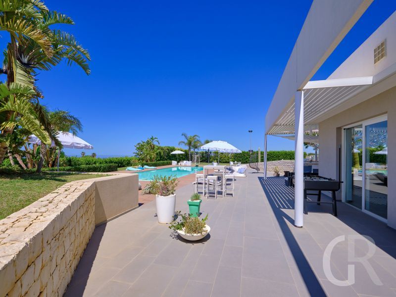 villa-anthea-kleine-terrasse-am-pool.jpg