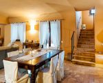 villa-arangea-wohnzimmer-mit-esstisch.jpg