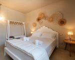 villa-auliva-grosses-doppelbett.jpg