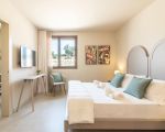 villa-auliva-grosses-doppelbett-im-schlafbereich.jpg