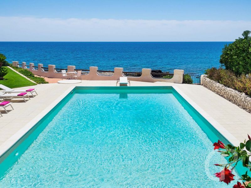 villa-blue-moon-schwimmbad-am-meer.jpg
