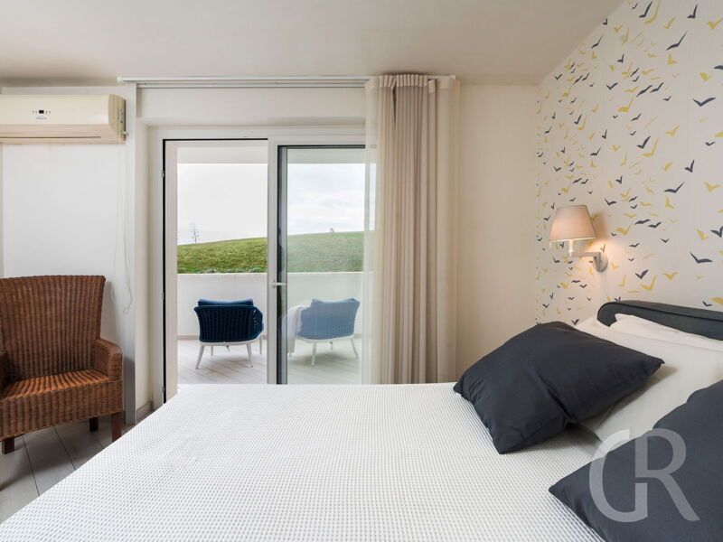 villa-blumarine-schlafbereich-mit-tuer.jpg