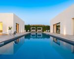 villa-bonita-pool-am-haus.jpg