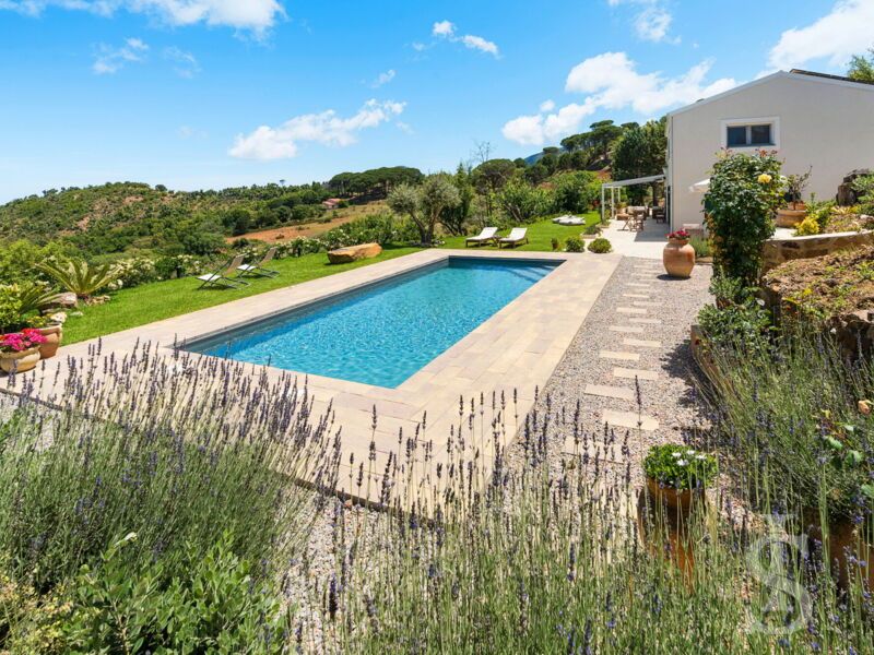 villa-casita-villa-und-pool.jpg