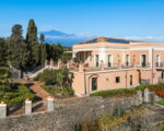 villa-continella-seitliche-ansicht-luftaufnahme-mit-aetna-im-hintergrund.jpg