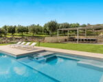 villa-dimora-bufallefi-pool-und-blick-zur-liegeflaeche-und-ueberdachtem-essplatz.jpg