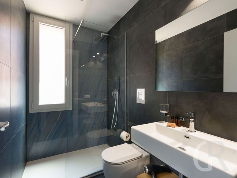 villa-dolce-vita-badezimmer-mit-spiegel.jpg