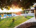 villa-dora-blick-vom-garten-auf-den-pool.jpg