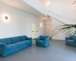 villa-gianos-blauer-wohnraum.jpg