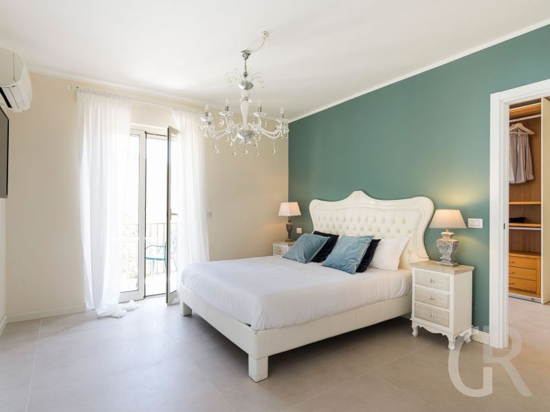 villa-giutitta-grosses-doppelbett.jpg