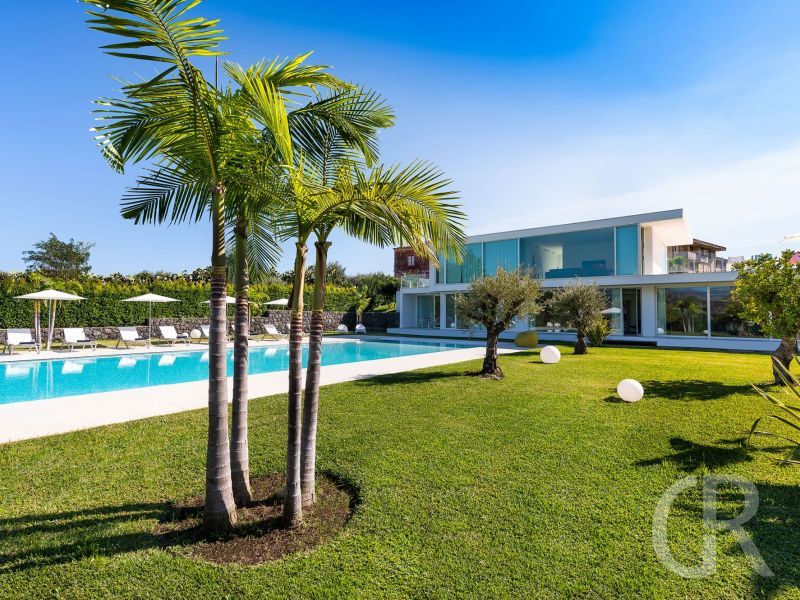 villa-greta-pool-mit-garten-und-villa.jpg