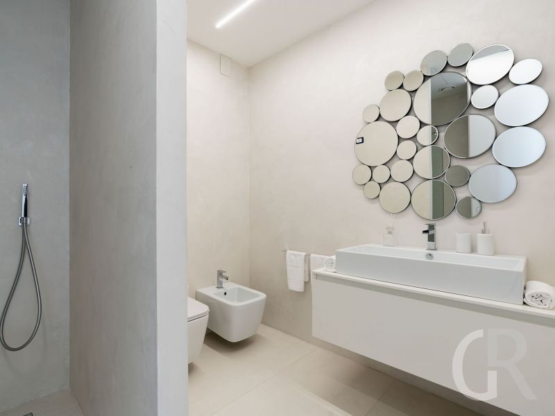 villa-greta-waschbecken-und-dusche.jpg