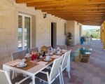 villa-kika-ueberdachter-terrassenbereich.jpg