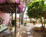 villa-la-boheme-garten-mit-pflanzen.jpg