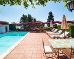 villa-la-boheme-schwimmbad-mit-terrasse.jpg