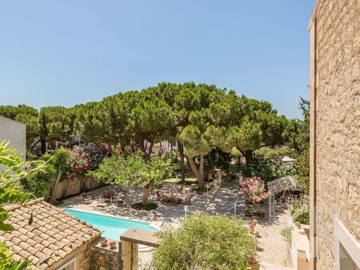 villa-la-forma-blick-in-den-garten.jpg