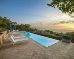 villa-laura-pool-mit-sonnenterrasse.jpg