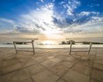 villa-laura-sonniger-tag-am-pool.jpg