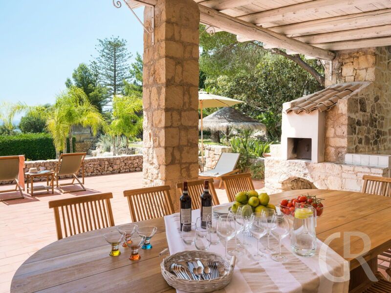villa-maddalena-aussenbereich-mit-sitzecke.jpg