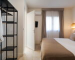 villa-maddalena-schlafbereich-mit-bett-und-schrank.jpg