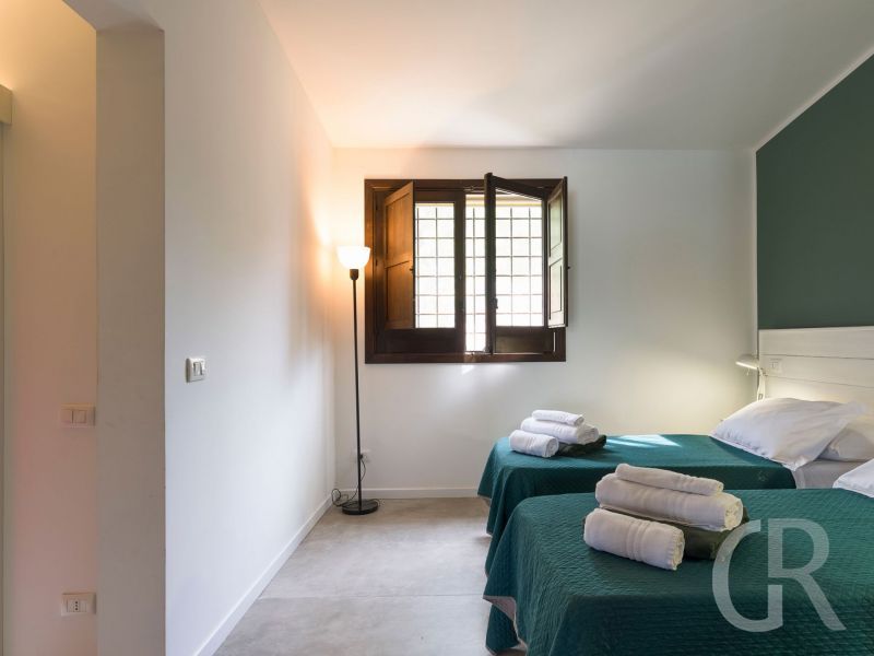 villa-mara-gruenes-schlafzimmer.jpg
