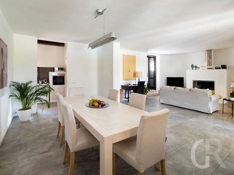 villa-mara-wohnraum-mit-esstisch.jpg