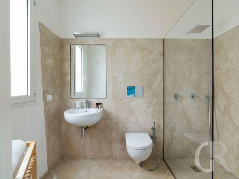 villa-mare-dentro-dusche.jpg