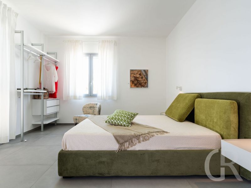 villa-nica-grosses-doppelbett-im-schlafzimmer.jpg