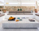 villa-paradisus-wohnbereich-mit-tisch.jpg