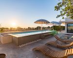 villa-persefone-pool-am-abend.jpg
