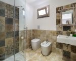 villa-pietra-del-sole-braunes-bad.jpg