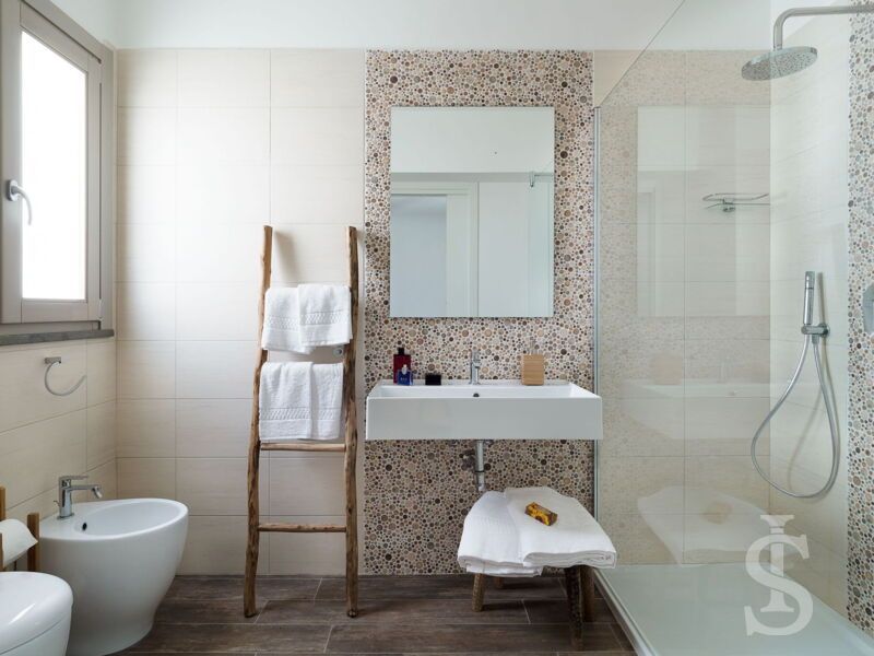 villa-pietra-del-sole-duschbad.jpg