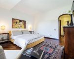 villa-profumo-grosses-schlafzimmer.jpg
