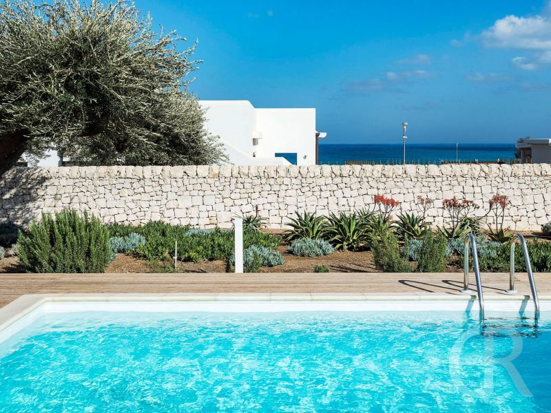 villa-rosmarino-pool.jpg