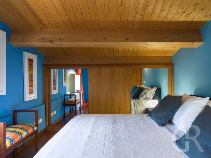 villa-saracina-breites-doppelbett.jpg