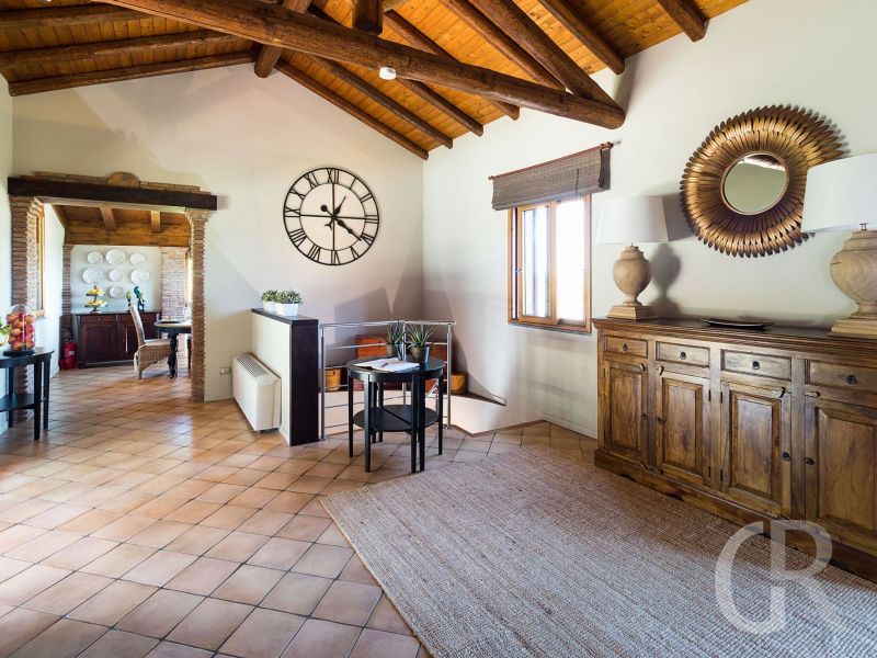 villa-viagrande-treppenaufgang.jpg