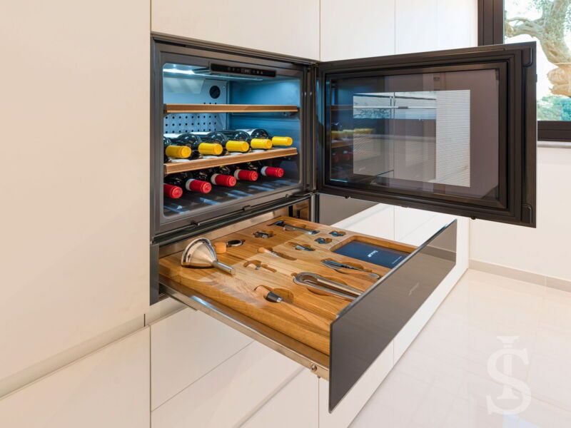 villa-zagara-weinschrank.jpg