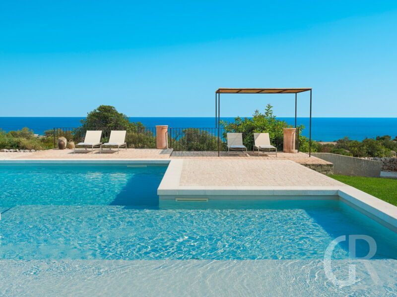 carrubi-gemeinsamer-pool.jpg