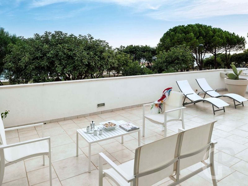 casa-contemplamare-1-terrasse-mit-sitzplatz.jpg