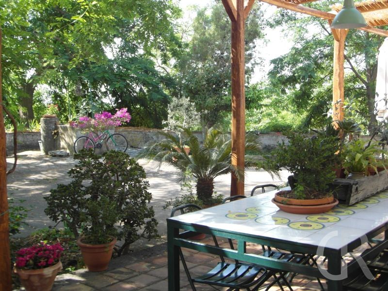 casa-di-pippinitto-ueberdachte-terrasse.JPG