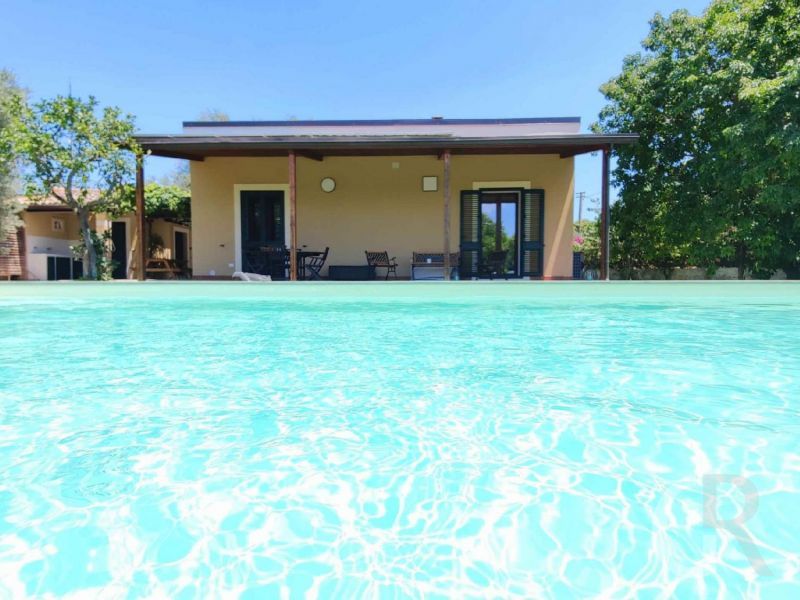 casa-pergola-grosses-schwimmbad.jpg
