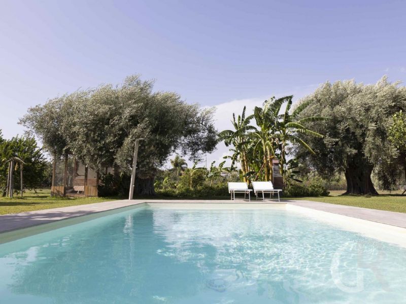 casa-pergola-pool.jpg