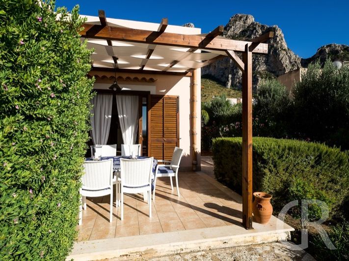 casa-scirocco-ueberdachter-freisitz.jpg