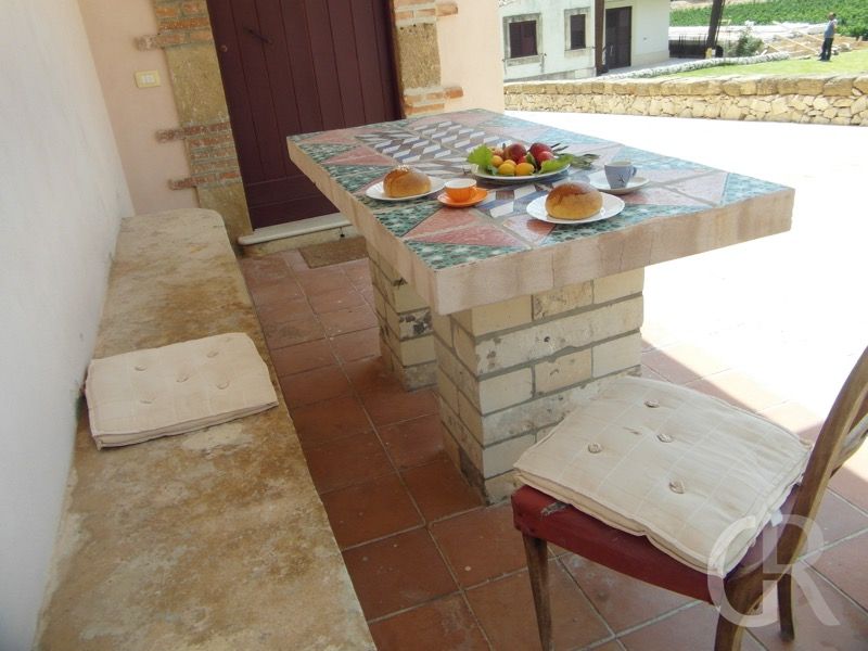 ferienhaus-aurora-terrasse-an-der-seite.jpg