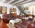 ferienhaus-carolina-sofa-im-wohnzimmer.jpg