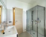ferienhaus-stella-maris-grosse-dusche.jpg